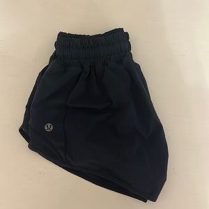 Lululemon hotty hot shorts 2.5